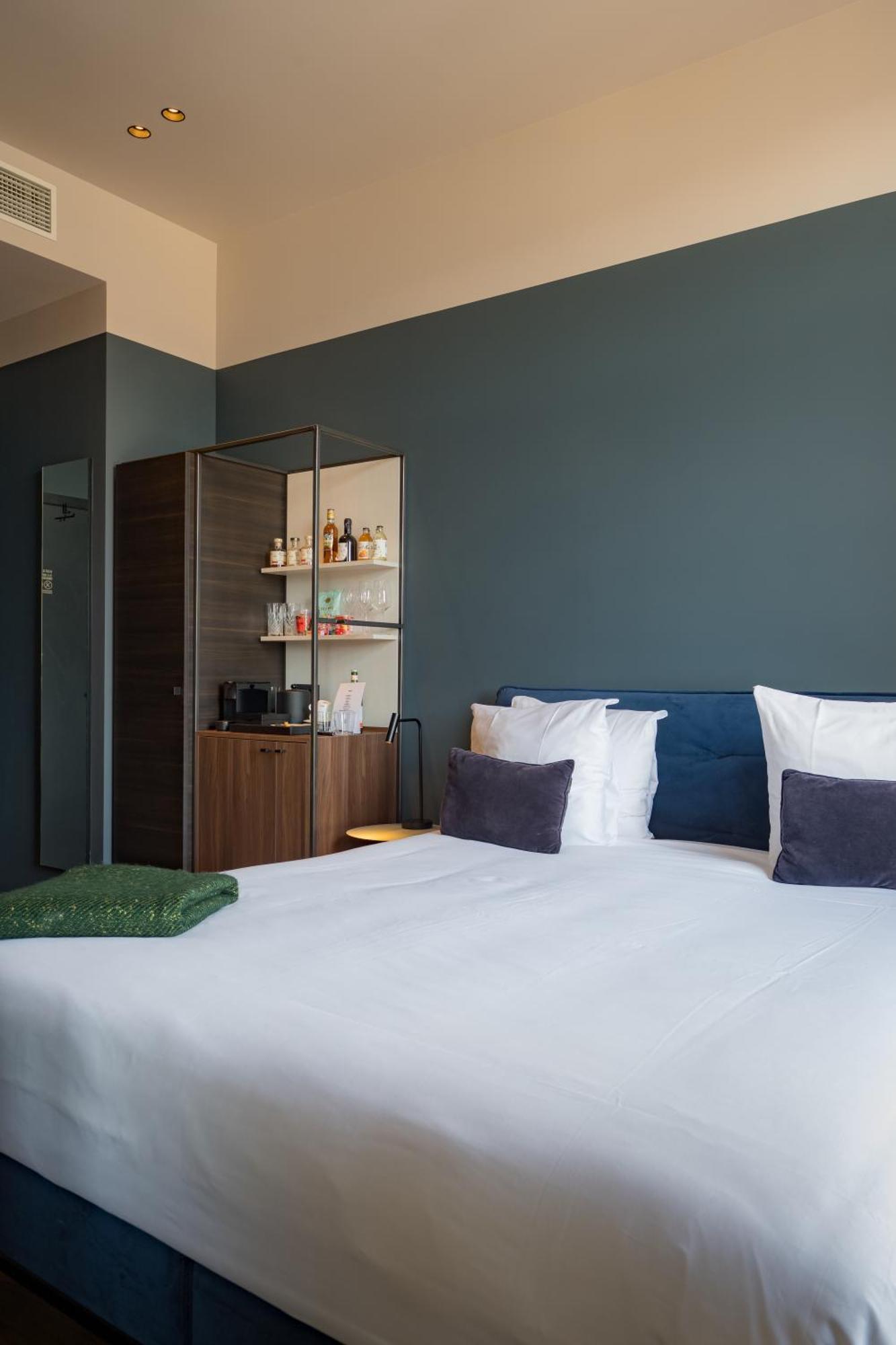 U Eat & Sleep Antwerp Hotell Exteriör bild