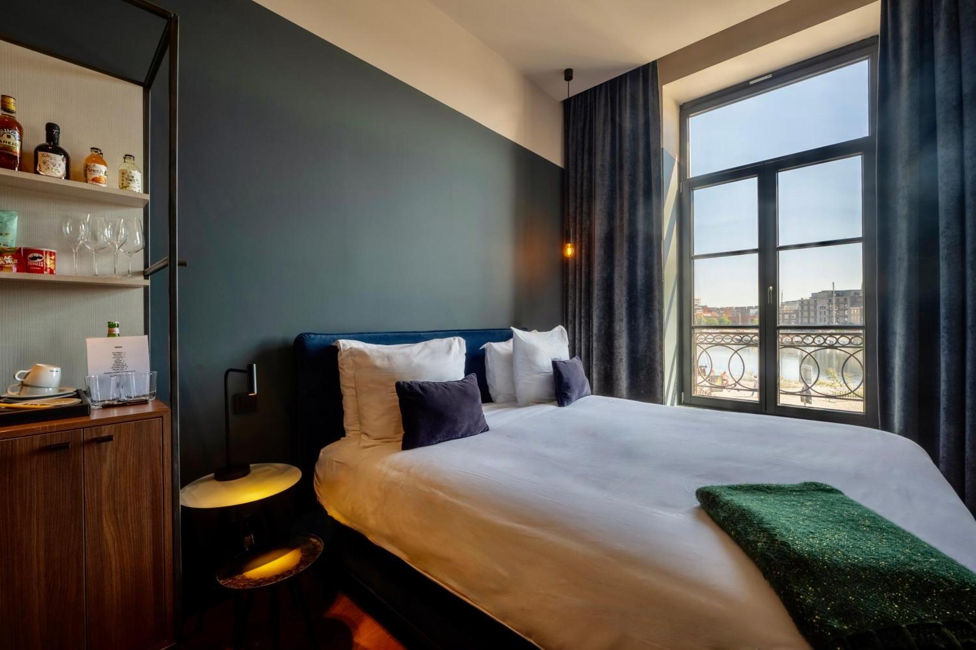 U Eat & Sleep Antwerp Hotell Exteriör bild