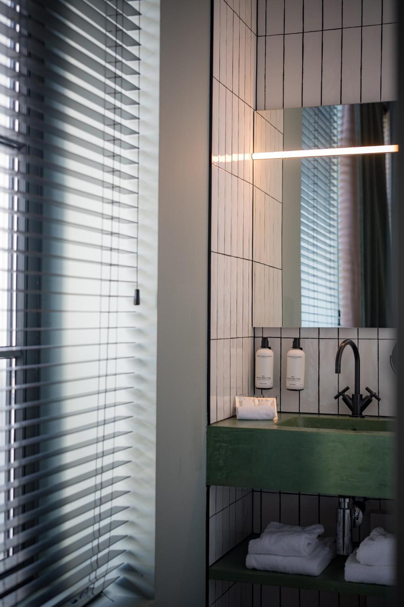 U Eat & Sleep Antwerp Hotell Exteriör bild