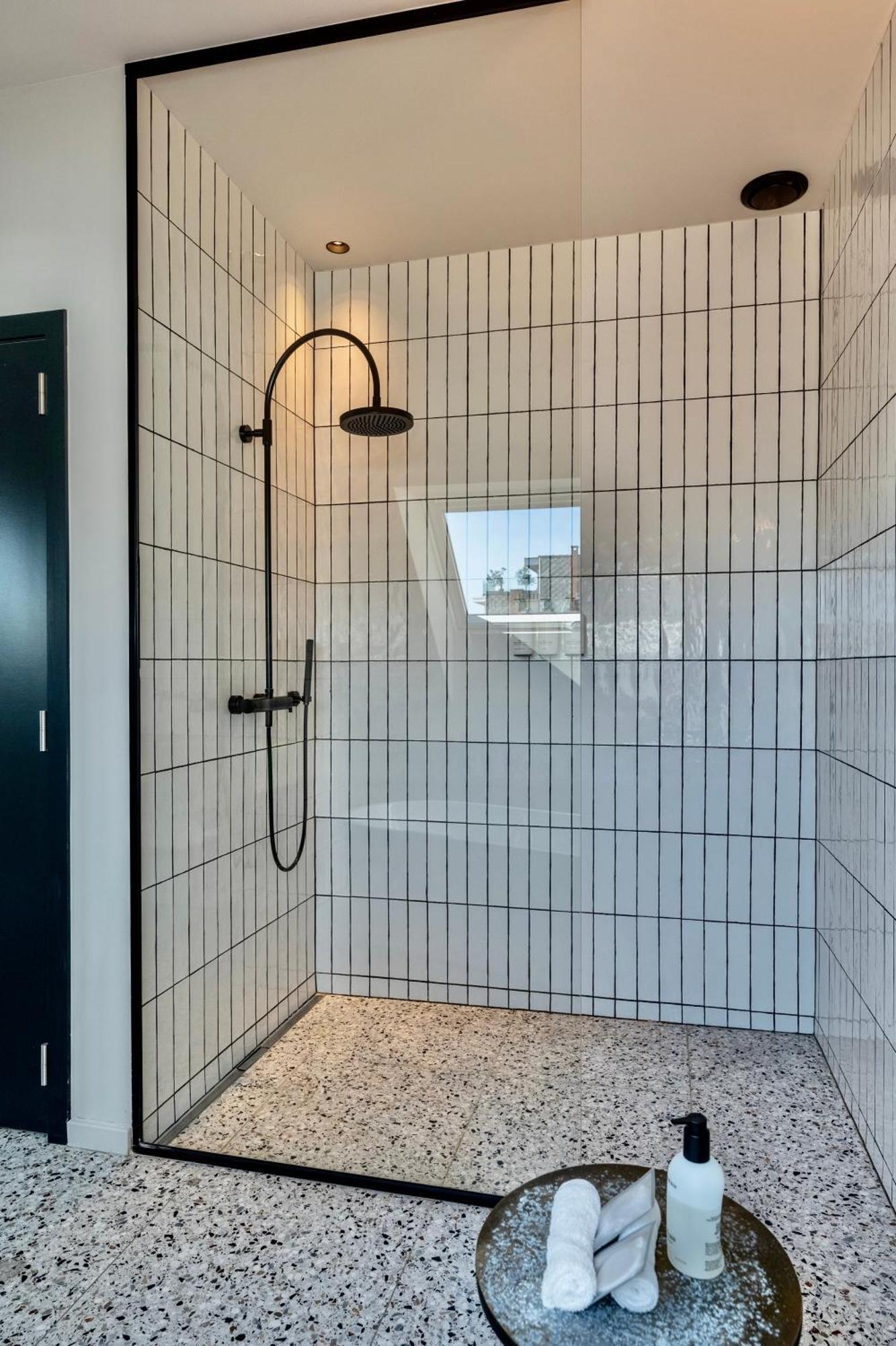 U Eat & Sleep Antwerp Hotell Exteriör bild