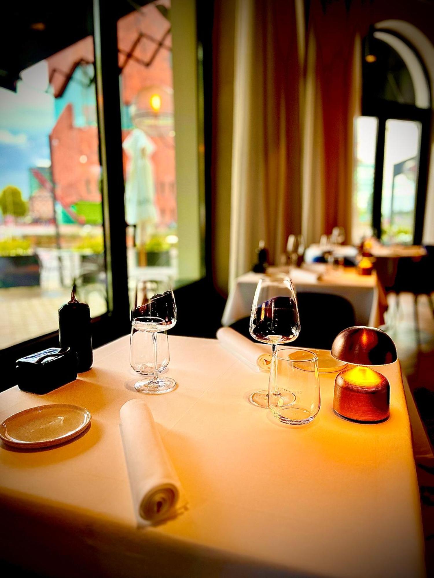 U Eat & Sleep Antwerp Hotell Exteriör bild